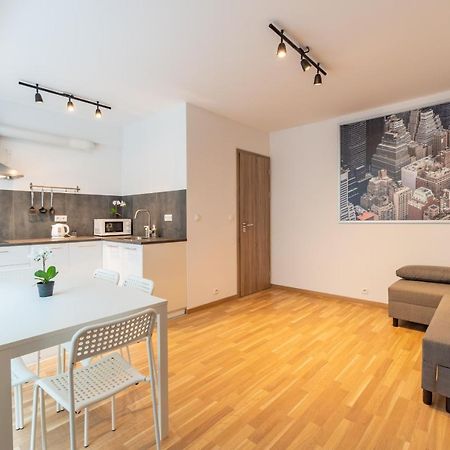 פראג Brand New Two Room Apartment #26 With Free Secure Parking Close To Center מראה חיצוני תמונה