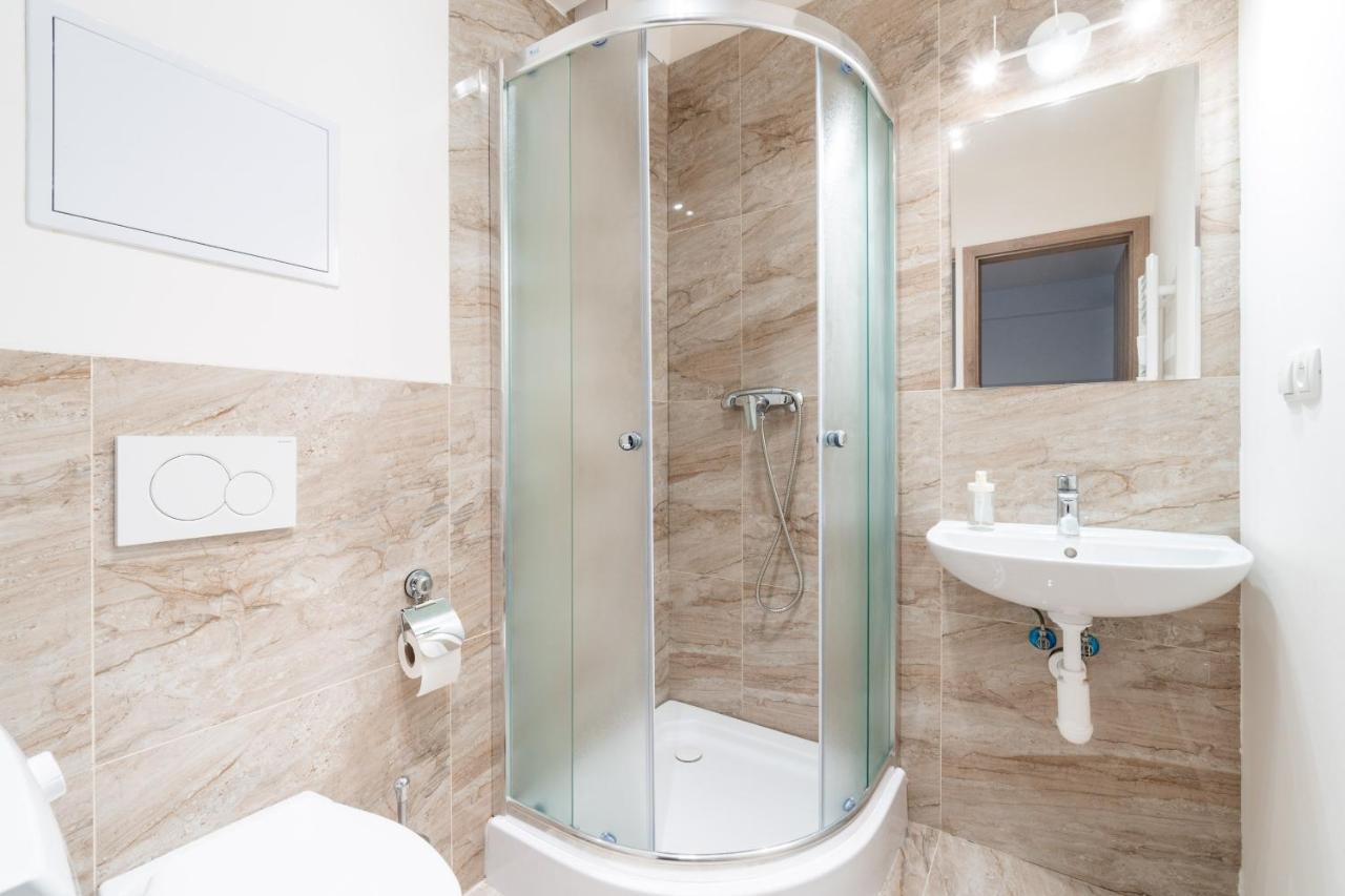 פראג Brand New Two Room Apartment #26 With Free Secure Parking Close To Center מראה חיצוני תמונה