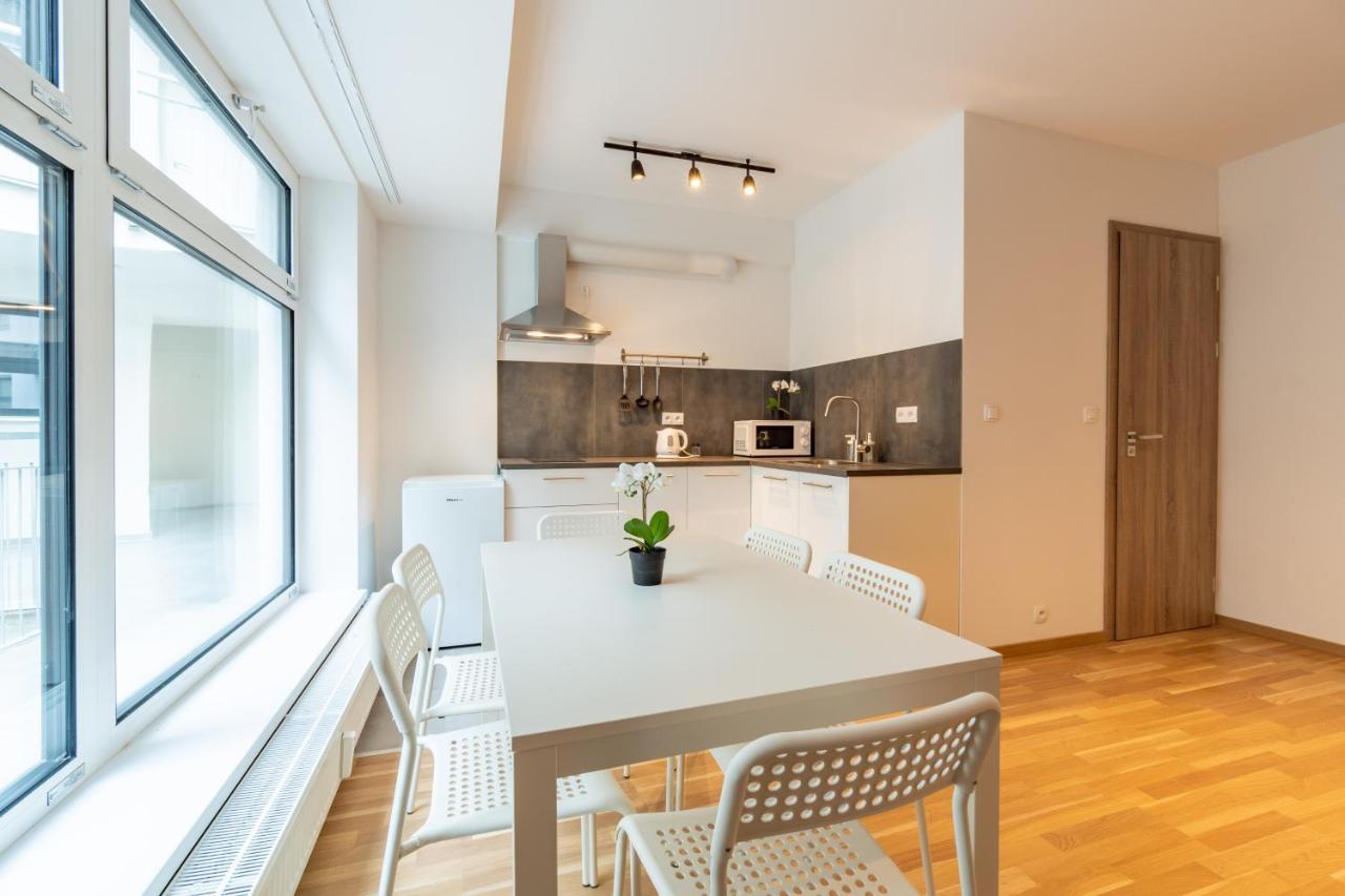 פראג Brand New Two Room Apartment #26 With Free Secure Parking Close To Center מראה חיצוני תמונה