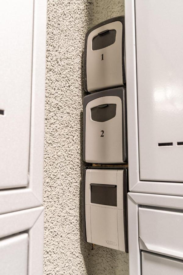 פראג Brand New Two Room Apartment #26 With Free Secure Parking Close To Center מראה חיצוני תמונה
