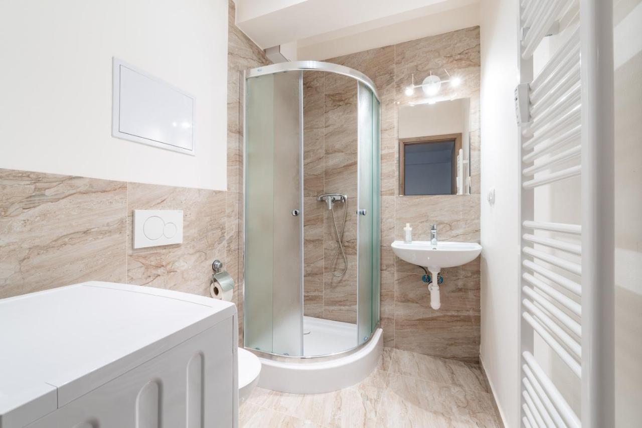 פראג Brand New Two Room Apartment #26 With Free Secure Parking Close To Center מראה חיצוני תמונה